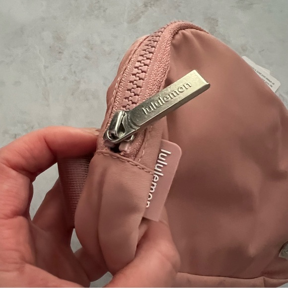 NWT Lululemon Everywhere Belt Bag Pink - Picture 7 of 9